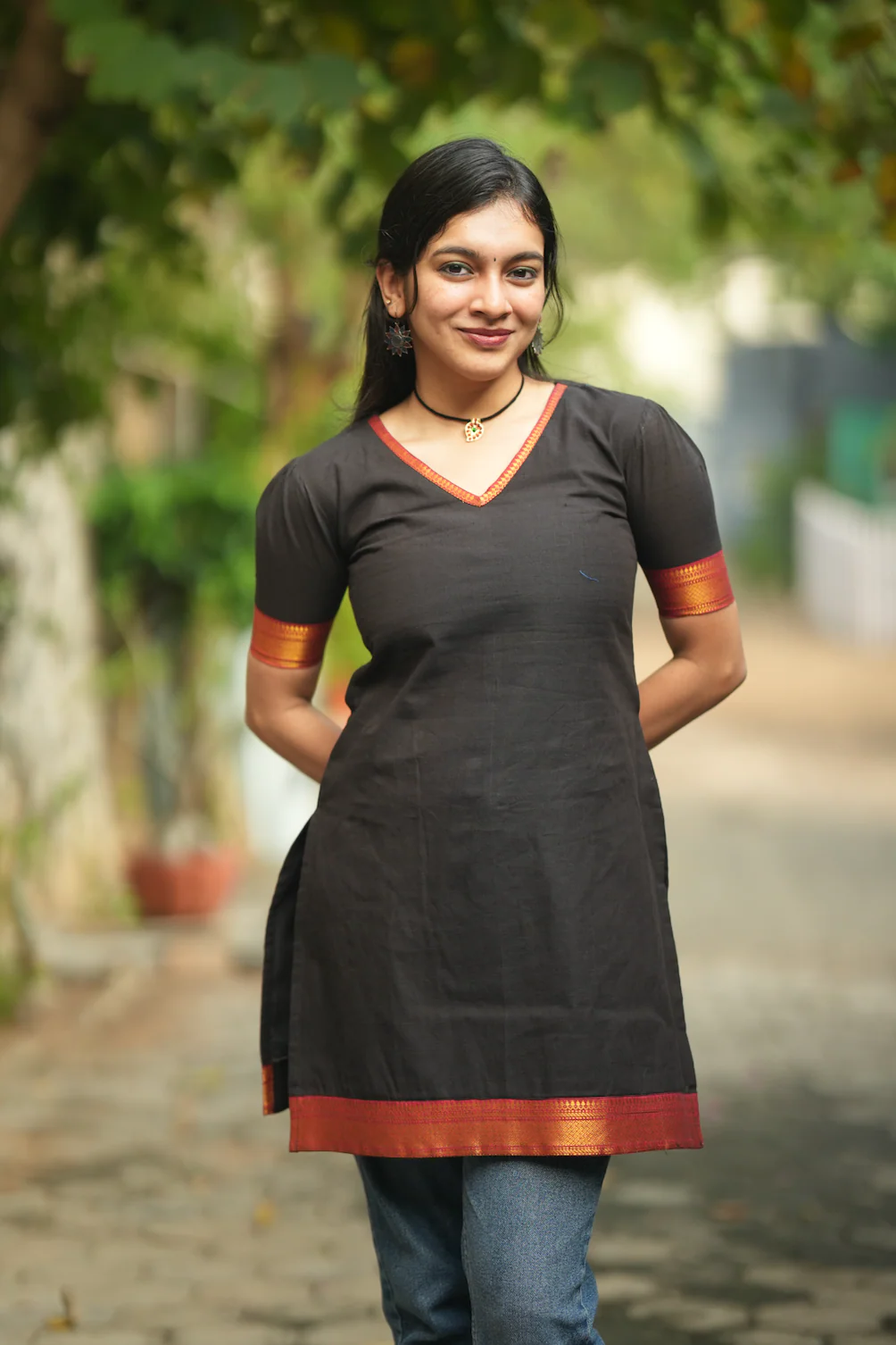 Maaya-Black with red (KAAKHA-KAAKHA series) - Image 4