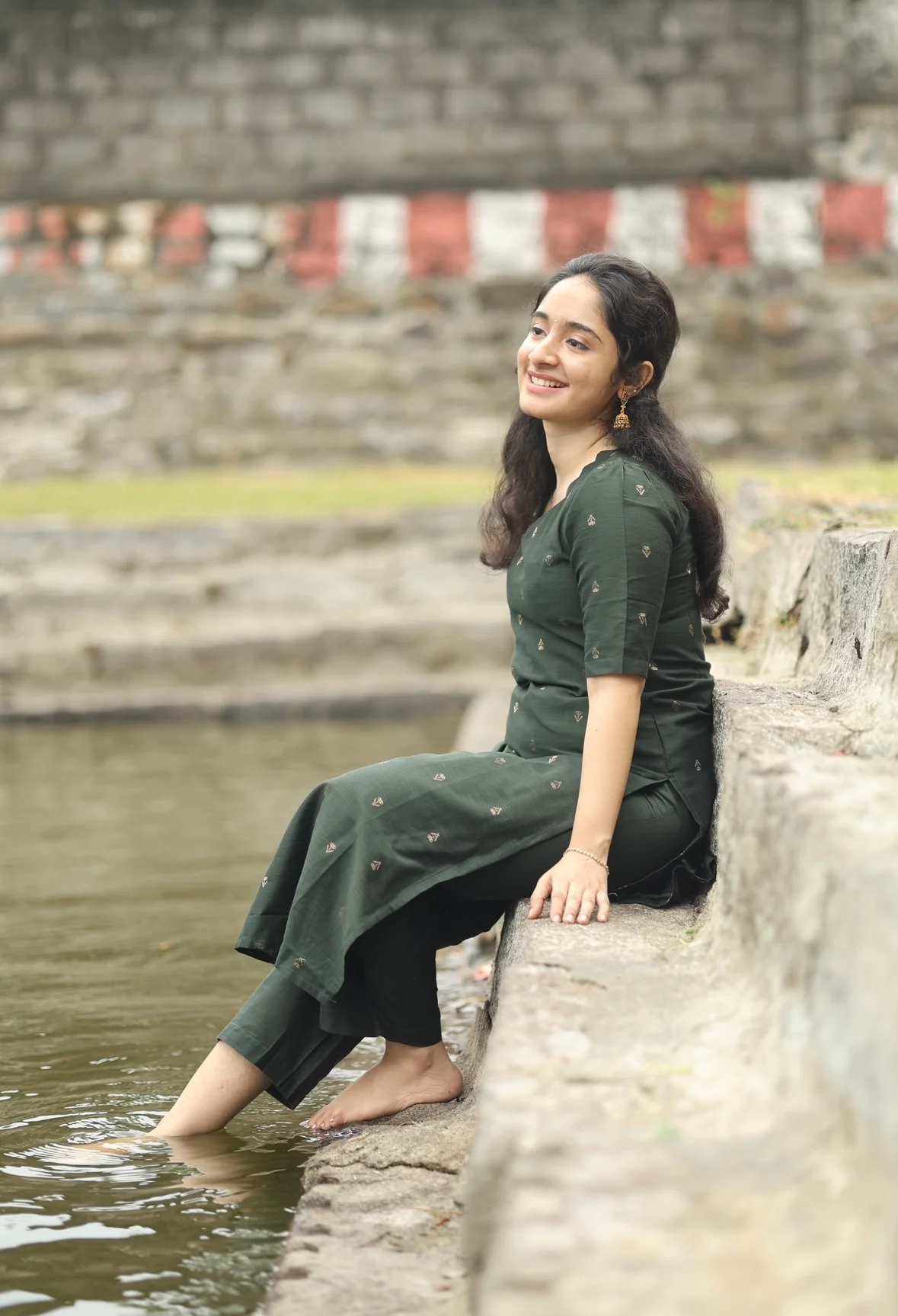 Meenakshi-Bottle green - Image 3