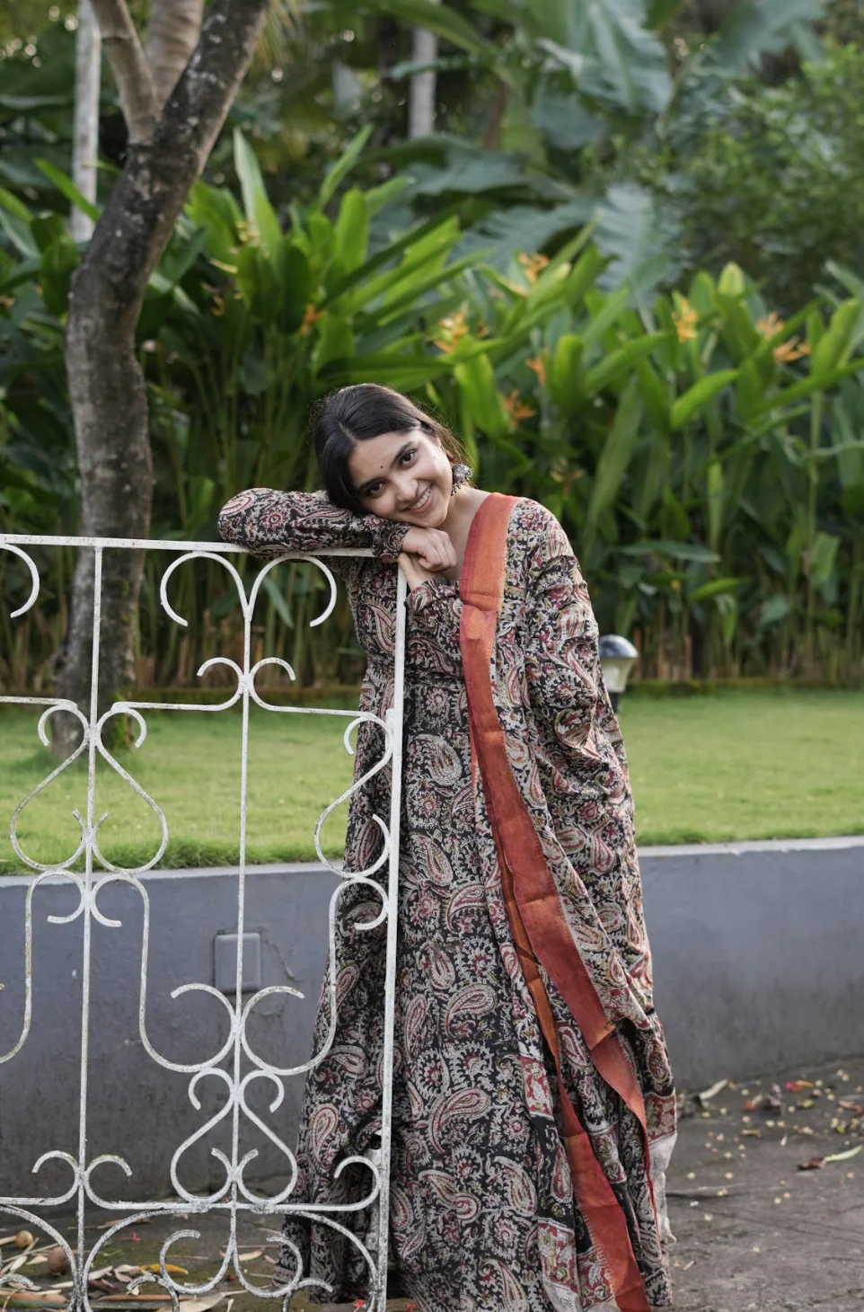 Yamini-Black - Image 9